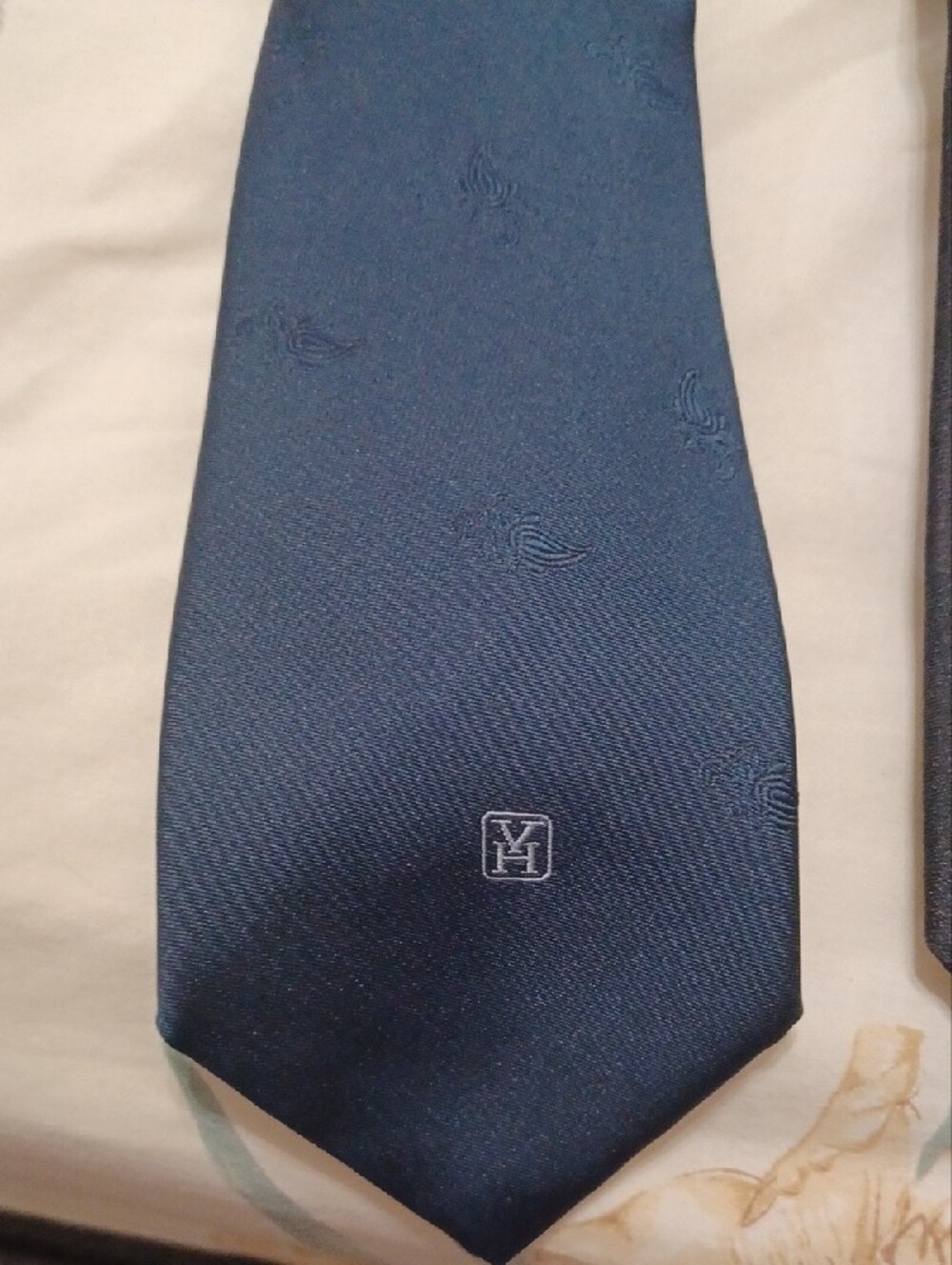 Classic Men's Solid Color Necktie - Red, Teal, Navy, Black, Purple - Picture 2 of 8